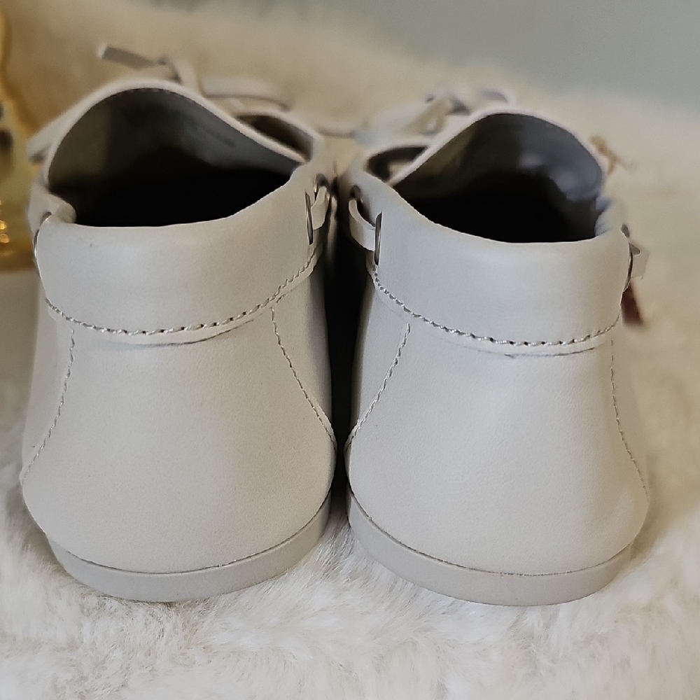 NWT! Tommy Bahama Women's Cream Moccasins - Picture 8 of 16